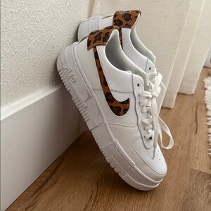 Nike Air Force 1 Pixel SE Sneaker
